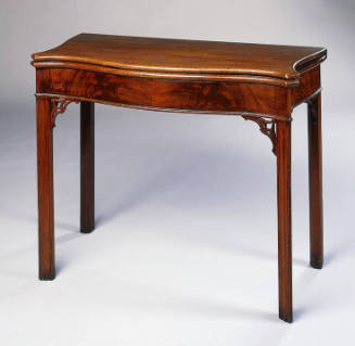 Chippendale mahogany and mahogany veneer serpentine-front card table with a felt top, grooved c…