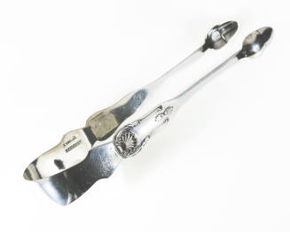 Silver sugar tongs with Kings pattern arms and acorn-shaped tips. 