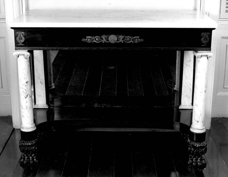 Pier Table