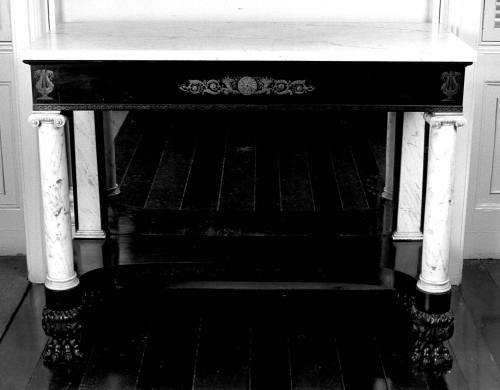 Pier Table